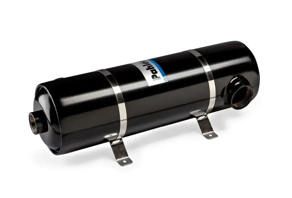 Svart cylindrisk vattenberedare i rostfritt syrafast stål med silverband